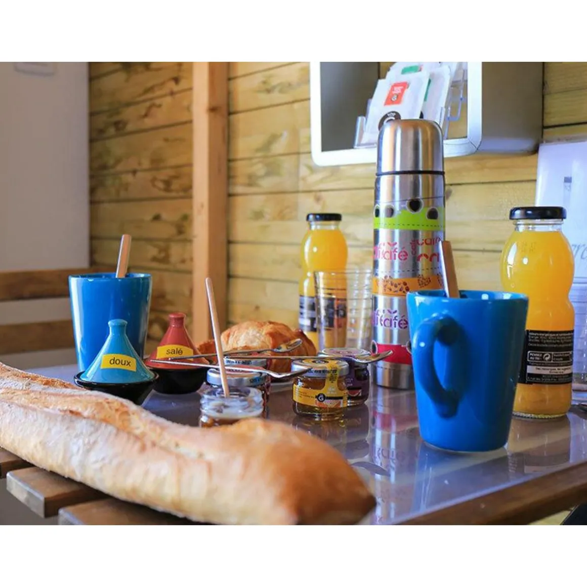 3 jours insolites à bord d'une péniche solaire près de Saint-Nazaire - Coffret Cadeau Séjour