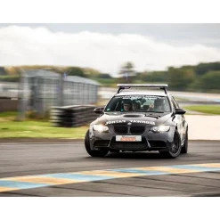 Baptême de 2 tours de drift en passager d'une BMW M3 avec pilote professionnel - Coffret Cadeau Sport & Aventure