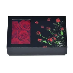Boite à bijou décorée de 6 roses éternelles rouges et son collier