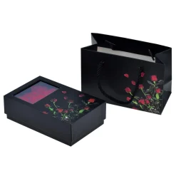 Boite à bijou décorée de 6 roses éternelles rouges et son collier