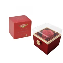 Boite à bijoux surprise décorée d'une rose en tissu