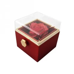 Boite à bijoux surprise décorée d'une rose en tissu