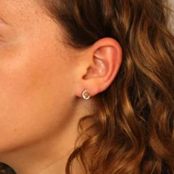 Boucles d'Oreilles Or Jaune et Zirconiums - Motif Anneau Enlacés Sertis