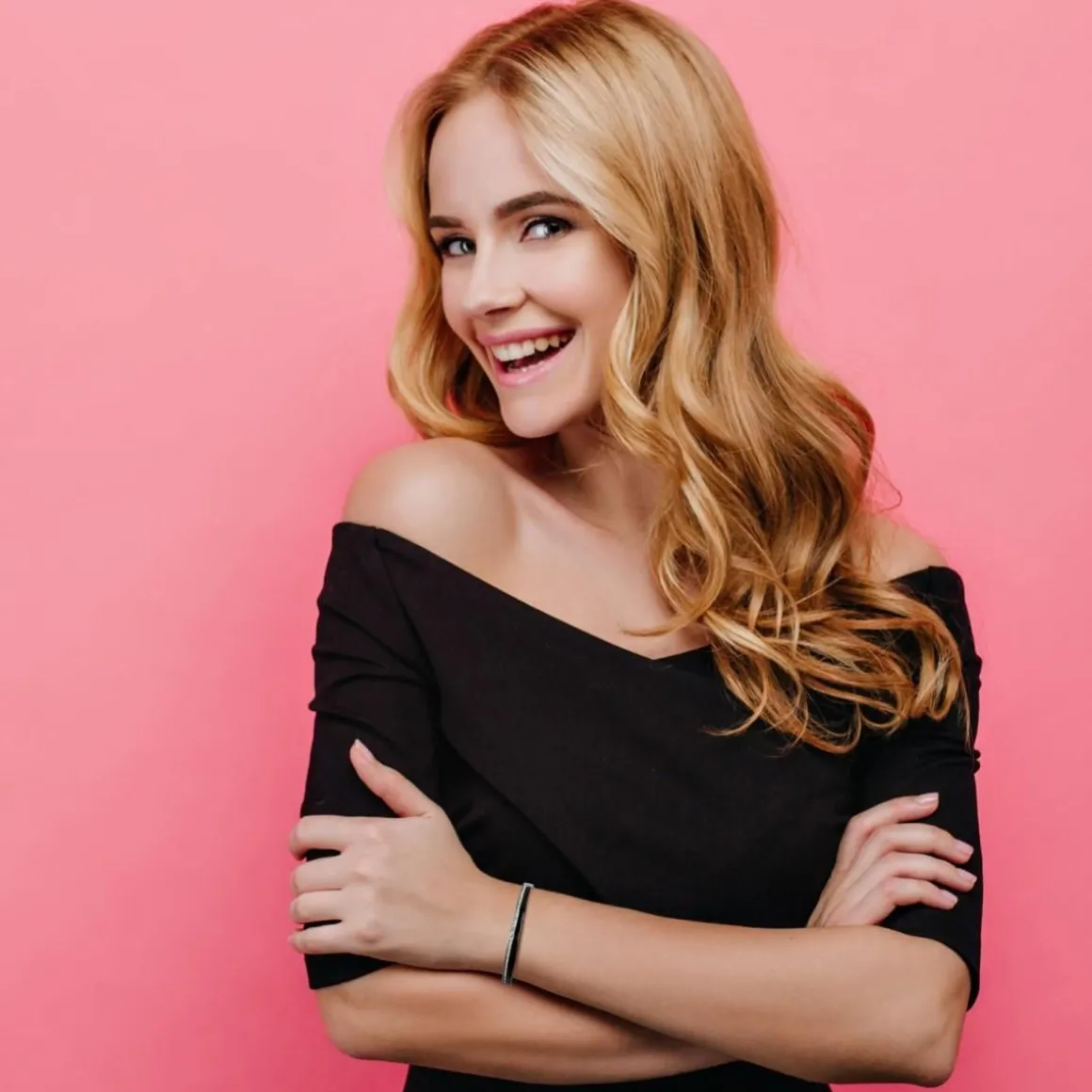 Bracelet en Résine colorée ayant un aspect proche de l'Email orné de Cristaux scintillants par SC Crystal