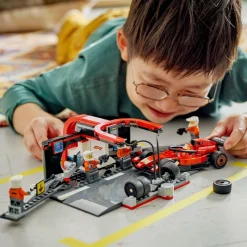 City 60443 - Arrêt au Stand de F1 avec voiture Ferrari