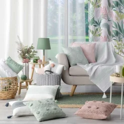 Coussin Déco à Pompons Alenia 40x40cm Rose