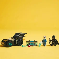 DC Comics 76301 - Batman et Batmobile contre Mr Freeze