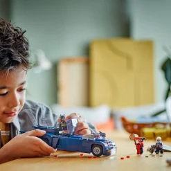 DC Comics Batman - Batman Avec la Batmobile Contre Harley Quinn et Mr. Freeze - Véhicule de la Série TV d'Animation