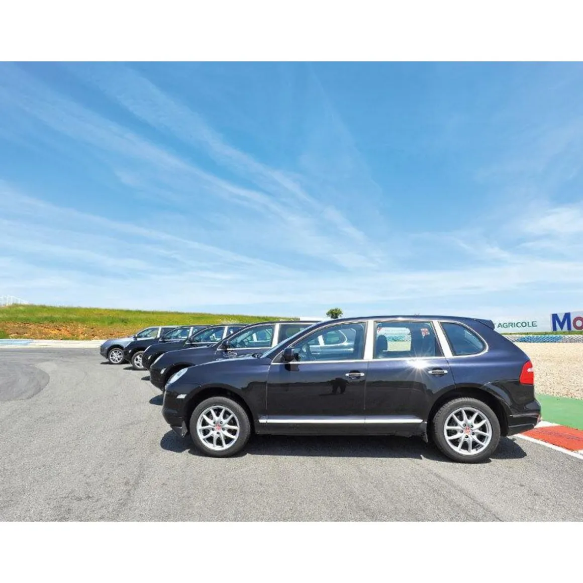 Défi pilotage : jusqu'à 5 tours à sensations sur le circuit de Magny-Cours - Coffret Cadeau Sport & Aventure