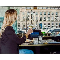Déjeuner insolite 4 plats avec visite de Paris dans le bus à impériale Le Saint-Germain 1920 - Coffret Cadeau Gastronomie