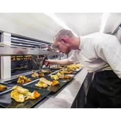 Déjeuner insolite 4 plats avec visite de Paris dans le bus à impériale Le Saint-Germain 1920 - Coffret Cadeau Gastronomie