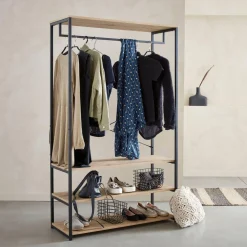 Dressing. vestiaire. portemanteau en métal noir et décor bois. Loft. 3 étagères. une barre de penderie L 100 x l 40 x H 167cm