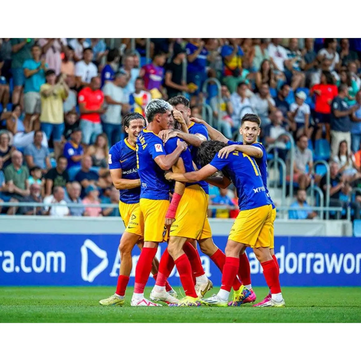 Fútbol Club Andorra : billets pour un match et écharpes pour 2 personnes - Coffret Cadeau Sport & Aventure