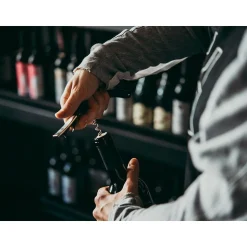 Initiation œnologique et dégustation de vins et délices à partager dans un grand hôtel parisien - Coffret Cadeau Gastronomie