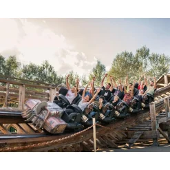 Journée amusante en famille : 2 entrées adulte et 2 entrées enfant en 2024 pour le parc Walibi Rhône-Alpes - Coffret Cadeau Sport & Aventure
