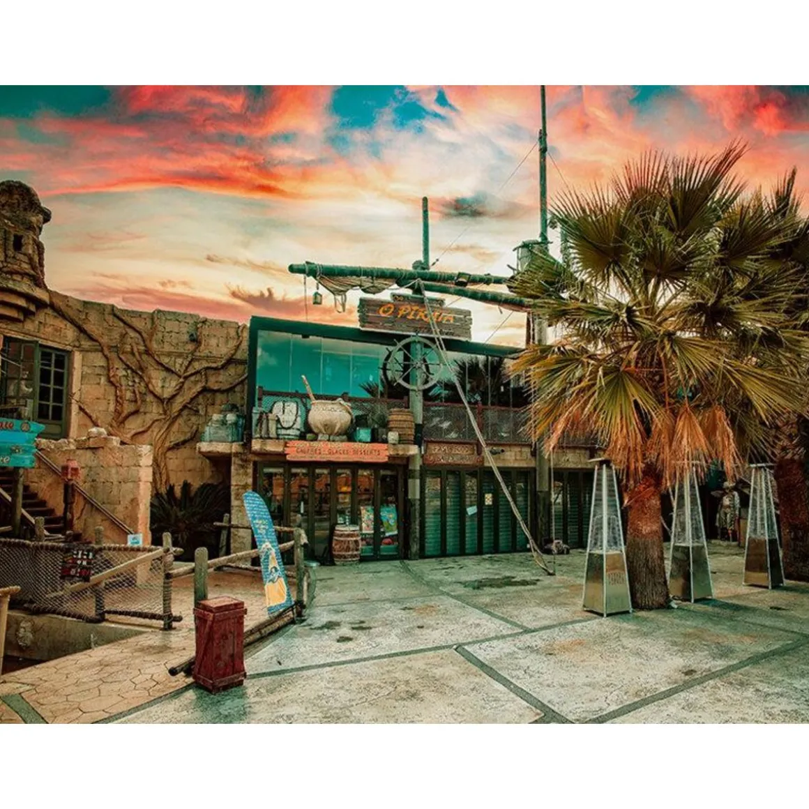 Journée en famille : 4 entrées pour le parc aquatique Pirates World au Cap d'Agde - Coffret Cadeau Sport & Aventure