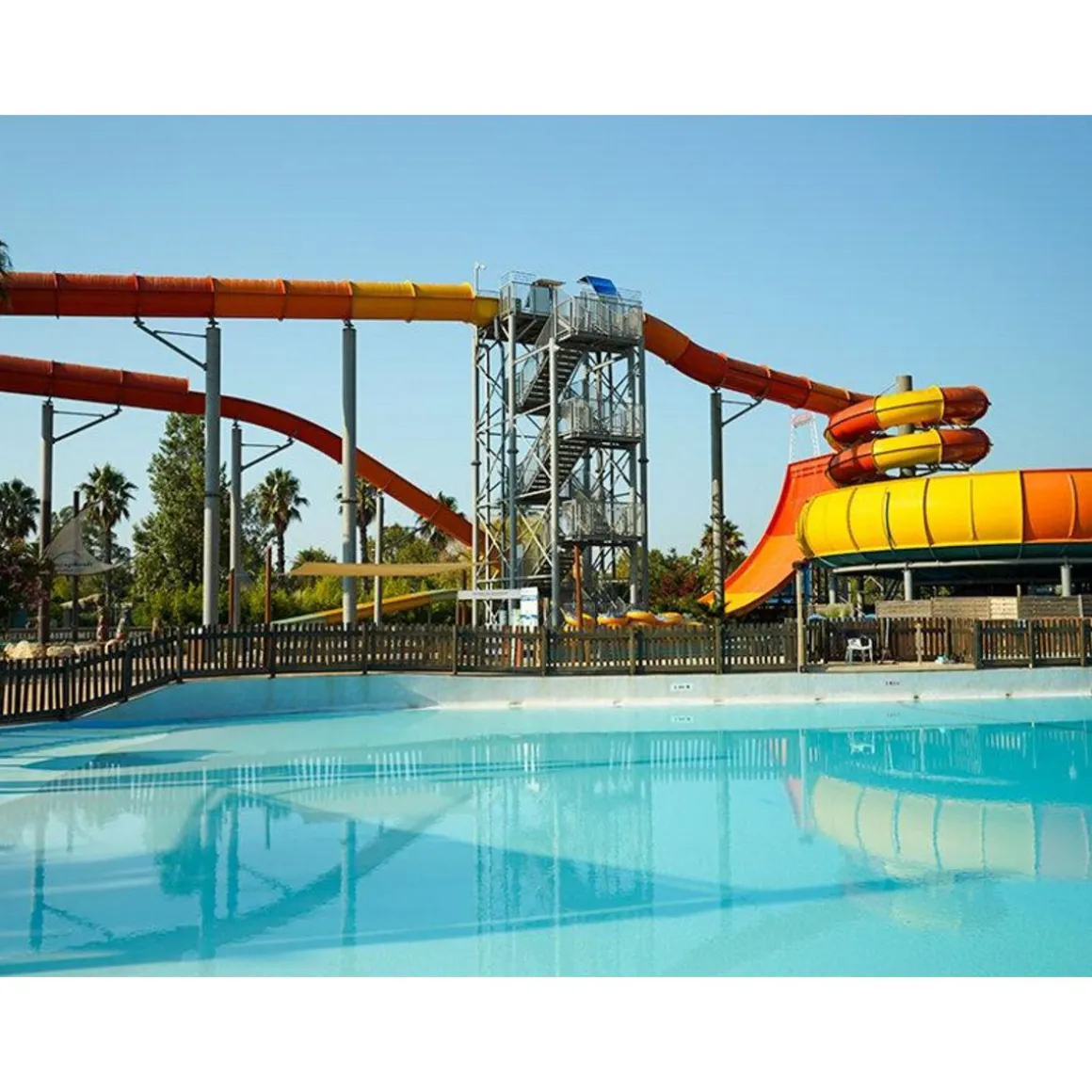 Journée en famille à Aquasplash d'Antibes pour 2 adultes et 2 enfants - Coffret Cadeau Sport & Aventure