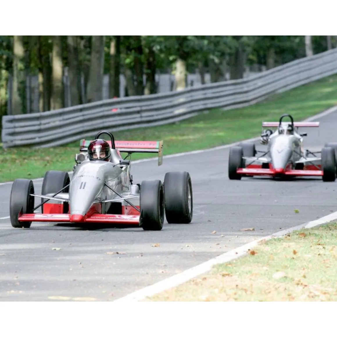Jusqu'à 6 tours de pilotage sur le circuit de la Ferté Gaucher - Coffret Cadeau Sport & Aventure