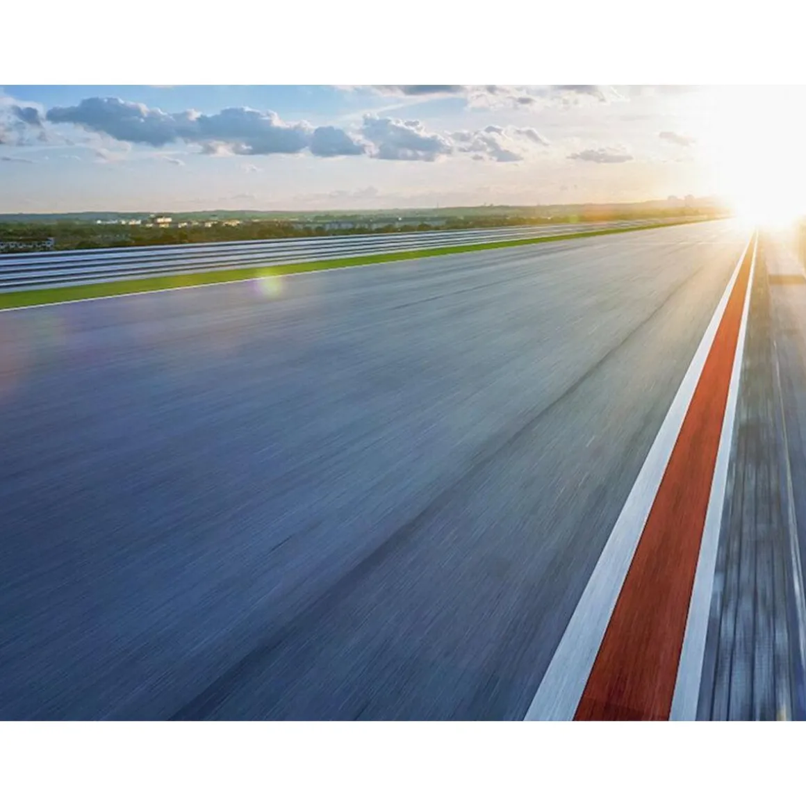 Jusqu'à 6 tours de pilotage sur le circuit de la Ferté Gaucher - Coffret Cadeau Sport & Aventure