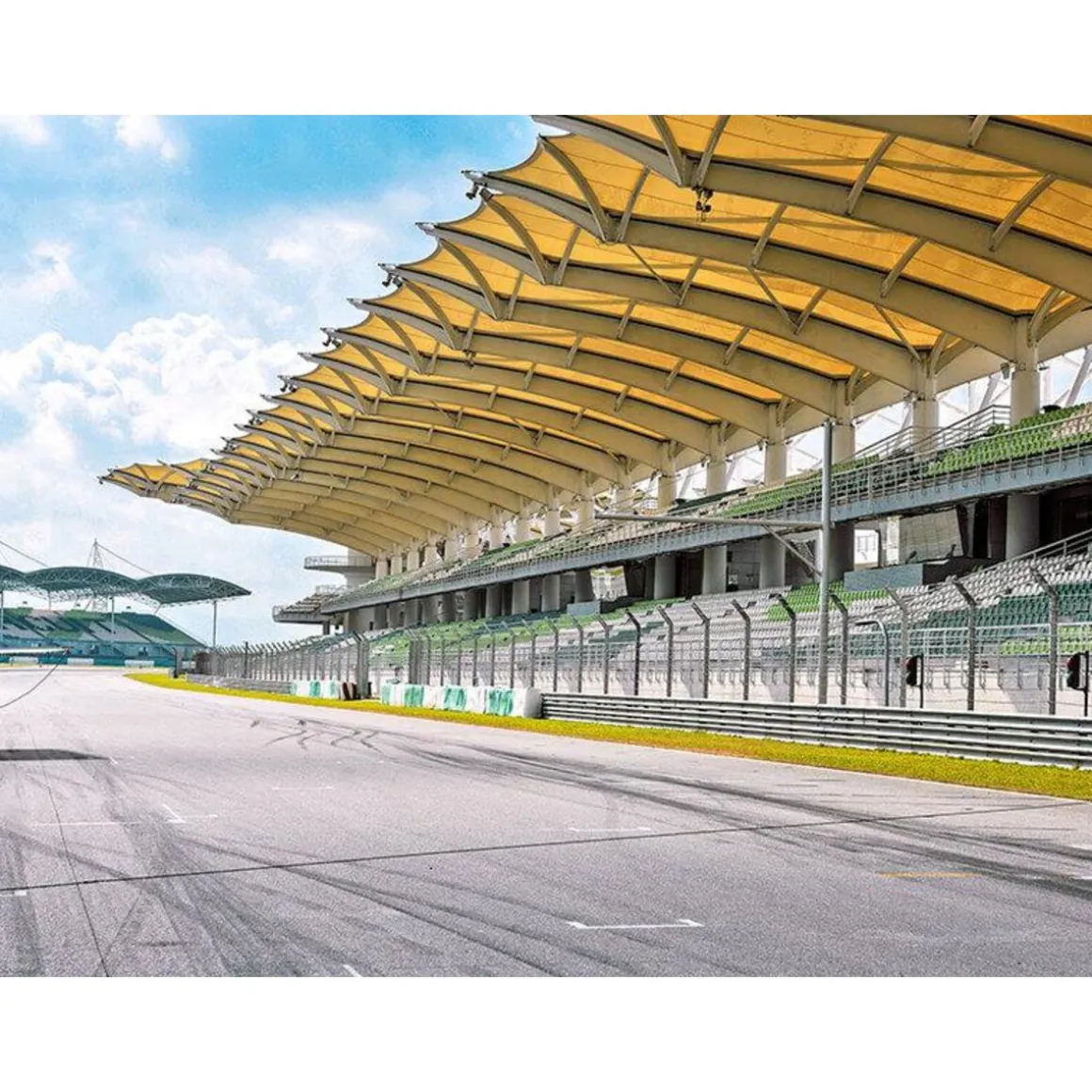 Jusqu'à 6 tours de pilotage au volant d'une Ferrari - Coffret Cadeau Sport & Aventure