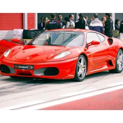 Jusqu'à 6 tours de pilotage au volant d'une Ferrari - Coffret Cadeau Sport & Aventure