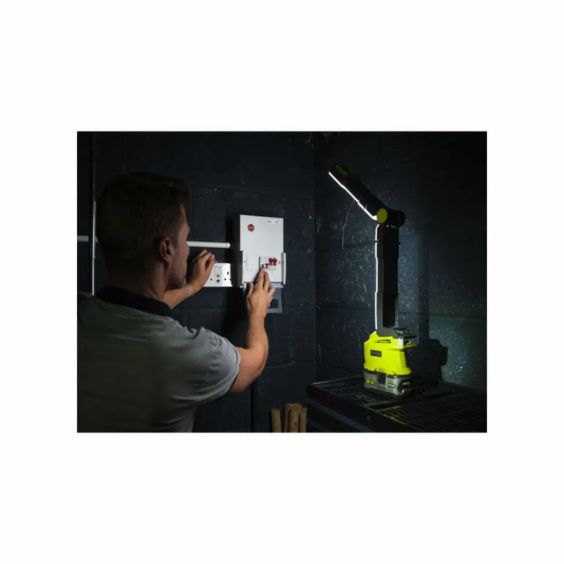 Lampe LED modulable RYOBI 18V One+ 850 lumens - sans batterie ni chargeur R18ALF-0