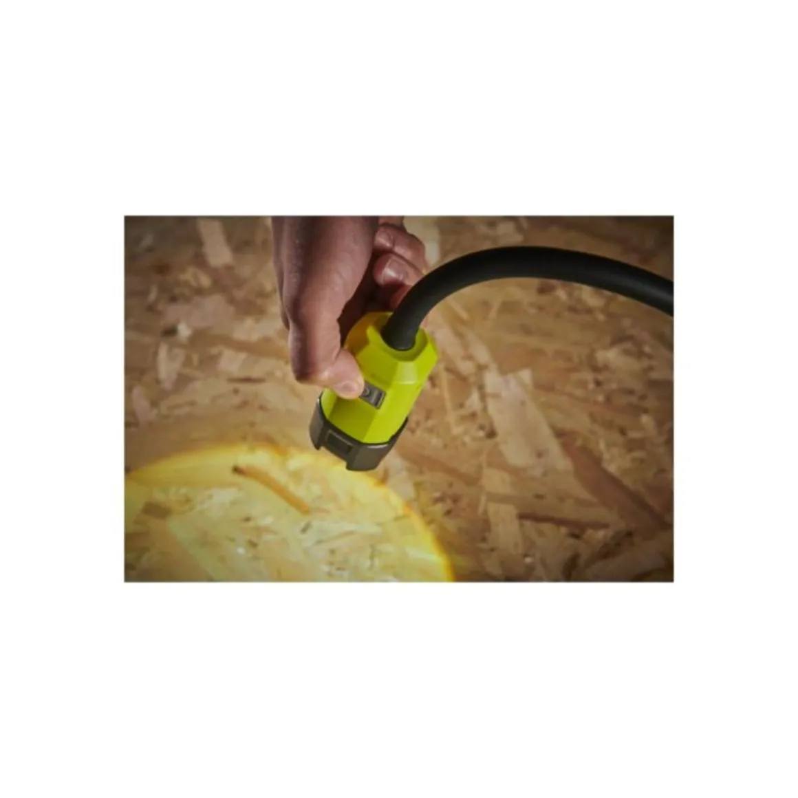 Lampe sur pince RYOBI RLCF18-0 - 18V One+ - 400 lumens - sans batterie ni chargeur