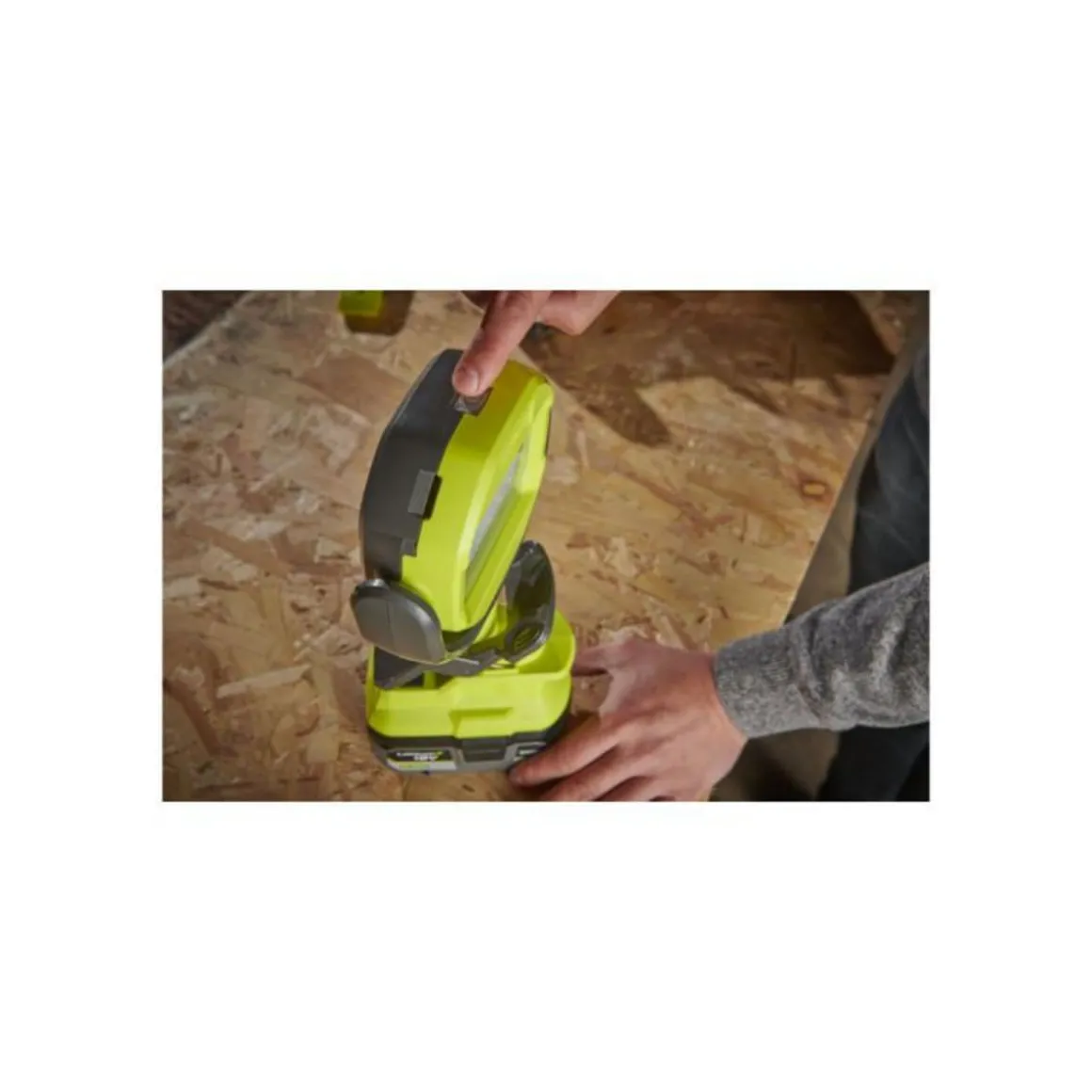 Lampe sur pince RYOBI RLCL18-0 - 18V One+ - 1000 lumens - sans batterie ni chargeur