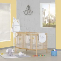 Lit bébé 60x120cm sommier réglable en hauteur, barreaux vernis naturel, collection FIRST