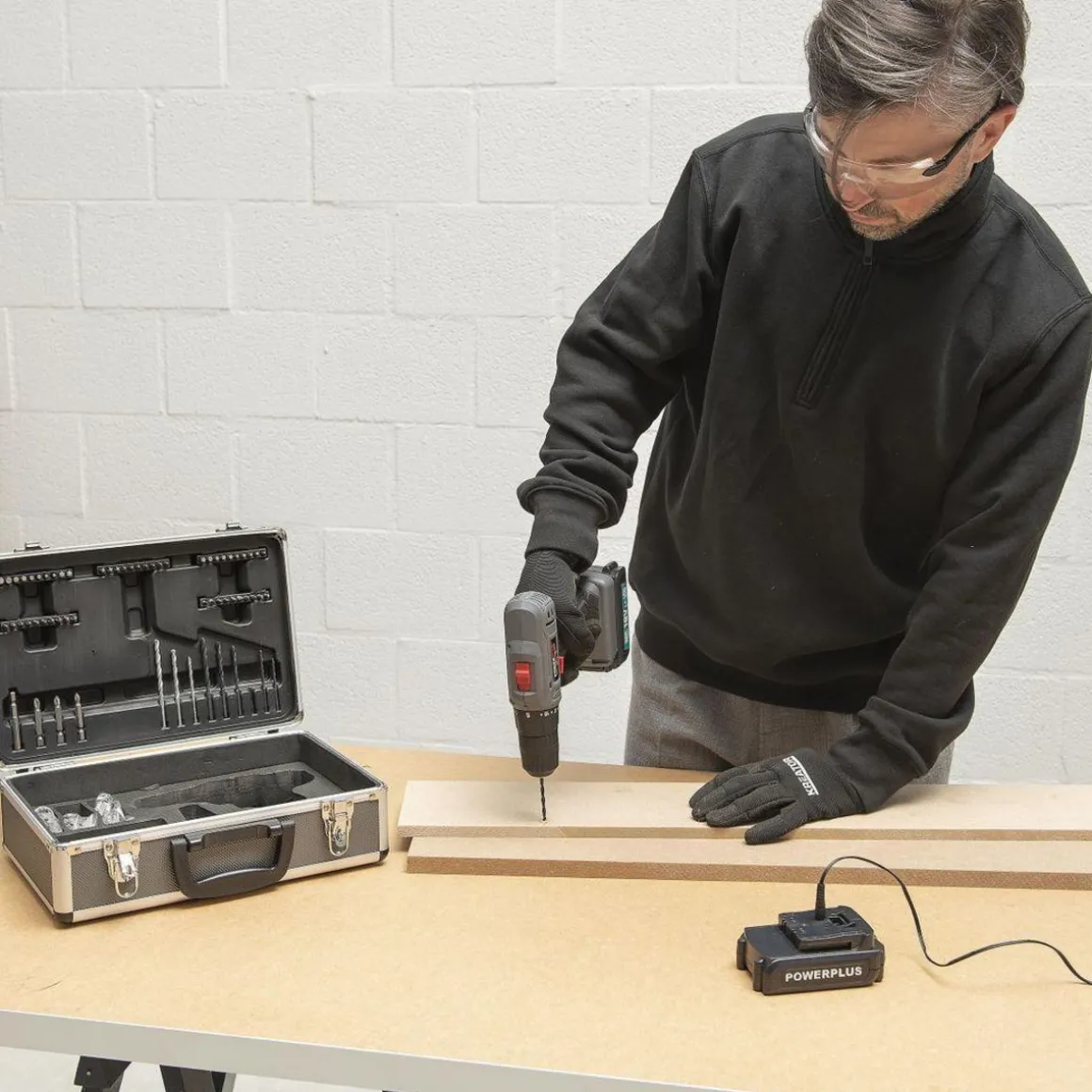 Malette perceuse 18v lithium 153 accessoires