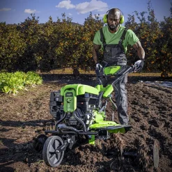 Motoculteur à essence 7CV 4T 5200W 212 cm3 Motobineuse avec Fraises et Butteur VITO