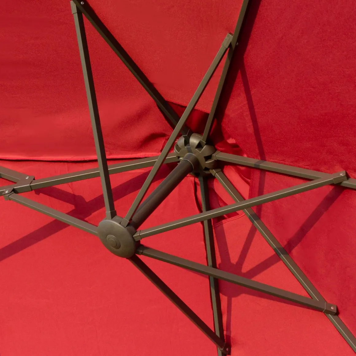 Parasol de jardin XXL dim. 4,6L x 2,7l x 2,4H m ouverture fermeture manivelle pied & contrepoids inclus acier polyester haute densité bordeaux