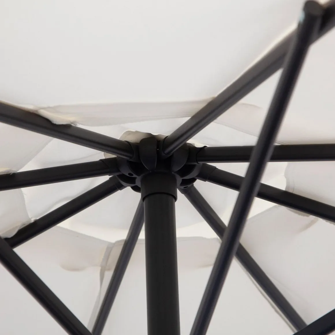 Parasol déporté octogonal inclinable manivelle pied acier Ø 3 x 2,5H m crème