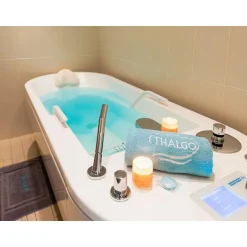 Parenthèse détente près de Fréjus avec soins, accès à la piscine et séance de hammam - Coffret Cadeau Bien-être