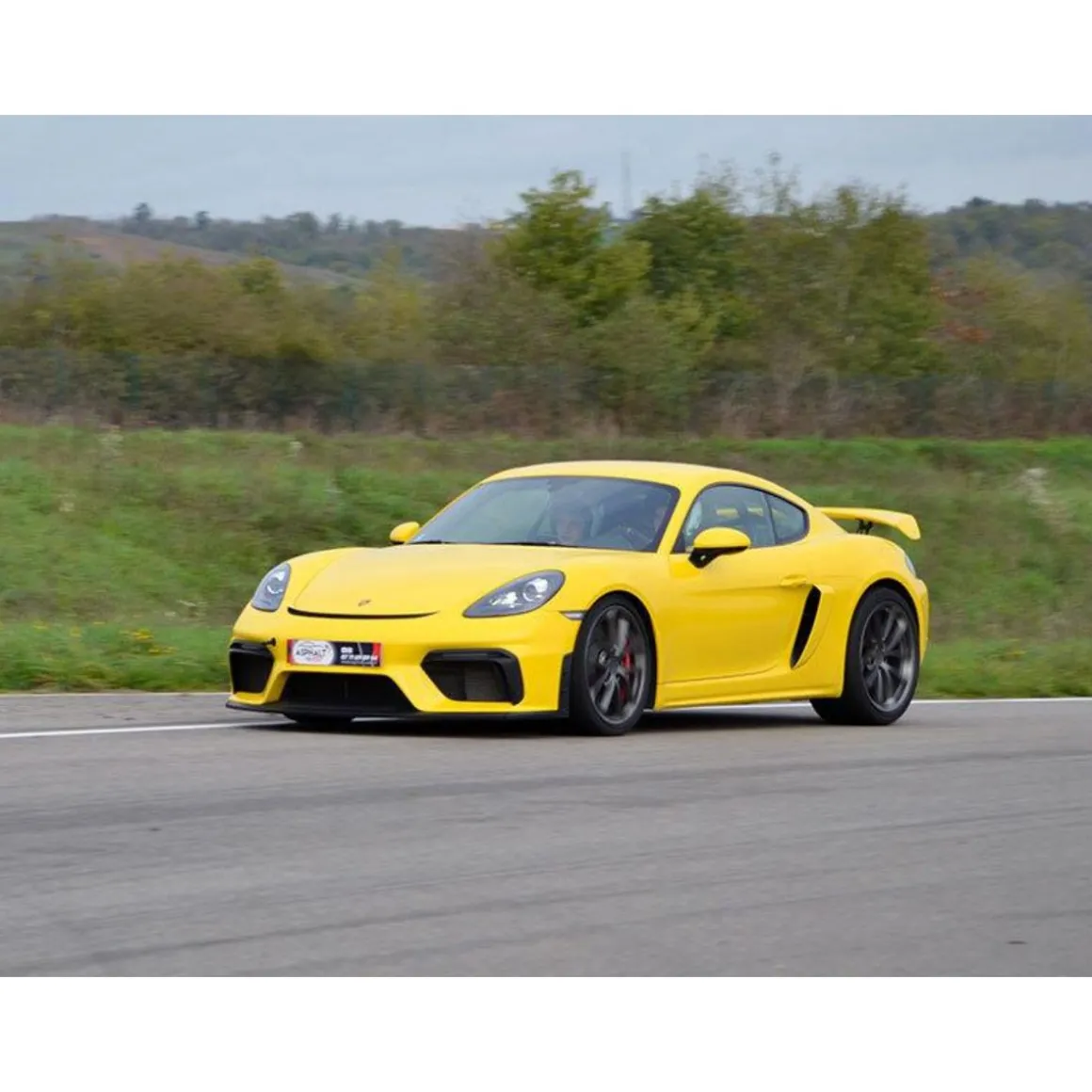 Pilotage d'une Porsche GTA 4 Clubsport pendant 3 tours sur le circuit Château-Gaillard - Coffret Cadeau Sport & Aventure