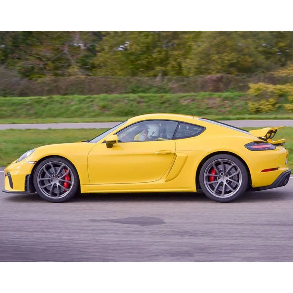 Pilotage d'une Porsche GTA 4 Clubsport pendant 3 tours sur le circuit Château-Gaillard - Coffret Cadeau Sport & Aventure