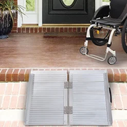Rampe de fauteuil roulant rampe de chargement antidérapante pliable avec bordures de sécurité max. 270 Kg alu.