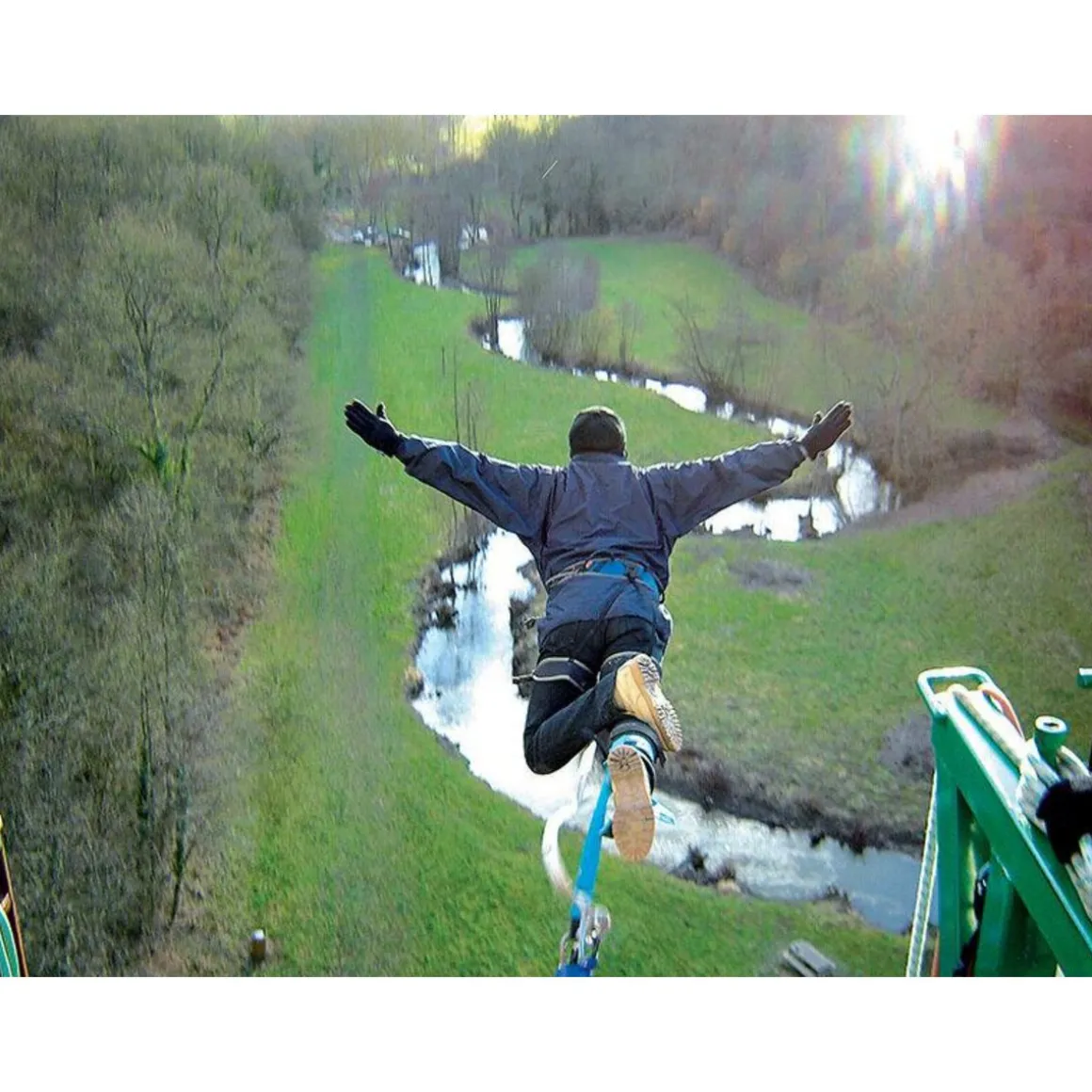 Saut à l'élastique au viaduc de Saint-Georges-le-Gaultier dans la Sarthe - Coffret Cadeau Sport & Aventure