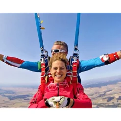 Saut en parachute à 4 000 mètres d'altitude entre Auxerre et Troyes - Coffret Cadeau Sport & Aventure