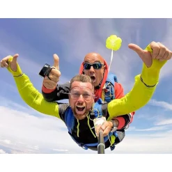 Saut en parachute à 4 000 mètres d'altitude entre Auxerre et Troyes - Coffret Cadeau Sport & Aventure