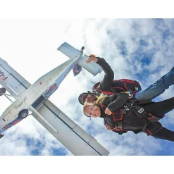 Saut en parachute à 4200 m d'altitude pour 2 amateurs de sensations fortes - Coffret Cadeau Sport & Aventure