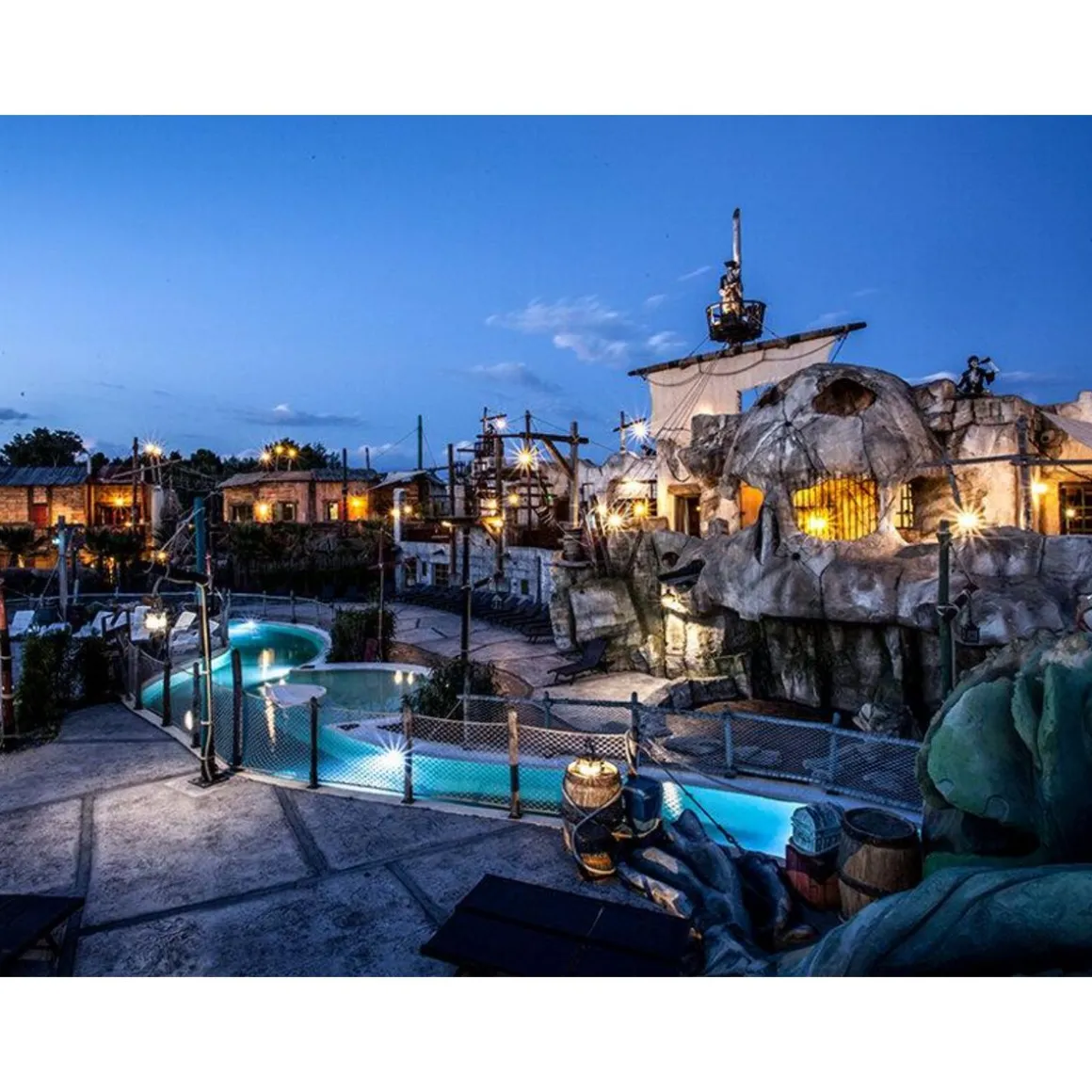 Séjour en famille en hôtel 4* avec nuit en suite, accès au parc aquatique et jeux - Coffret Cadeau Séjour