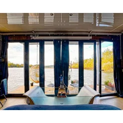 Séjour insolite de 2 jours en suite flottante de luxe avec bain bouillonnant près de Paris - Coffret Cadeau Séjour