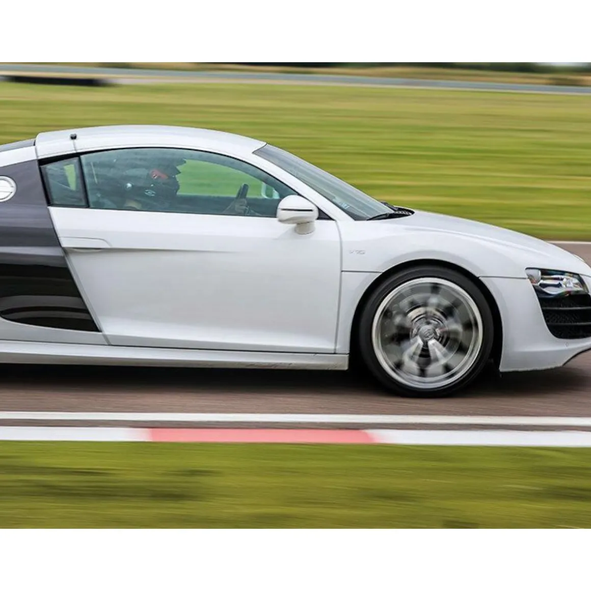 Stage de pilotage : 4 tours sur le circuit du Luc en Audi R8 V10 - Coffret Cadeau Sport & Aventure