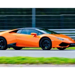 Stage de pilotage : 2 tours sur le circuit de Montlhéry en Lamborghini Huracán - Coffret Cadeau Sport & Aventure