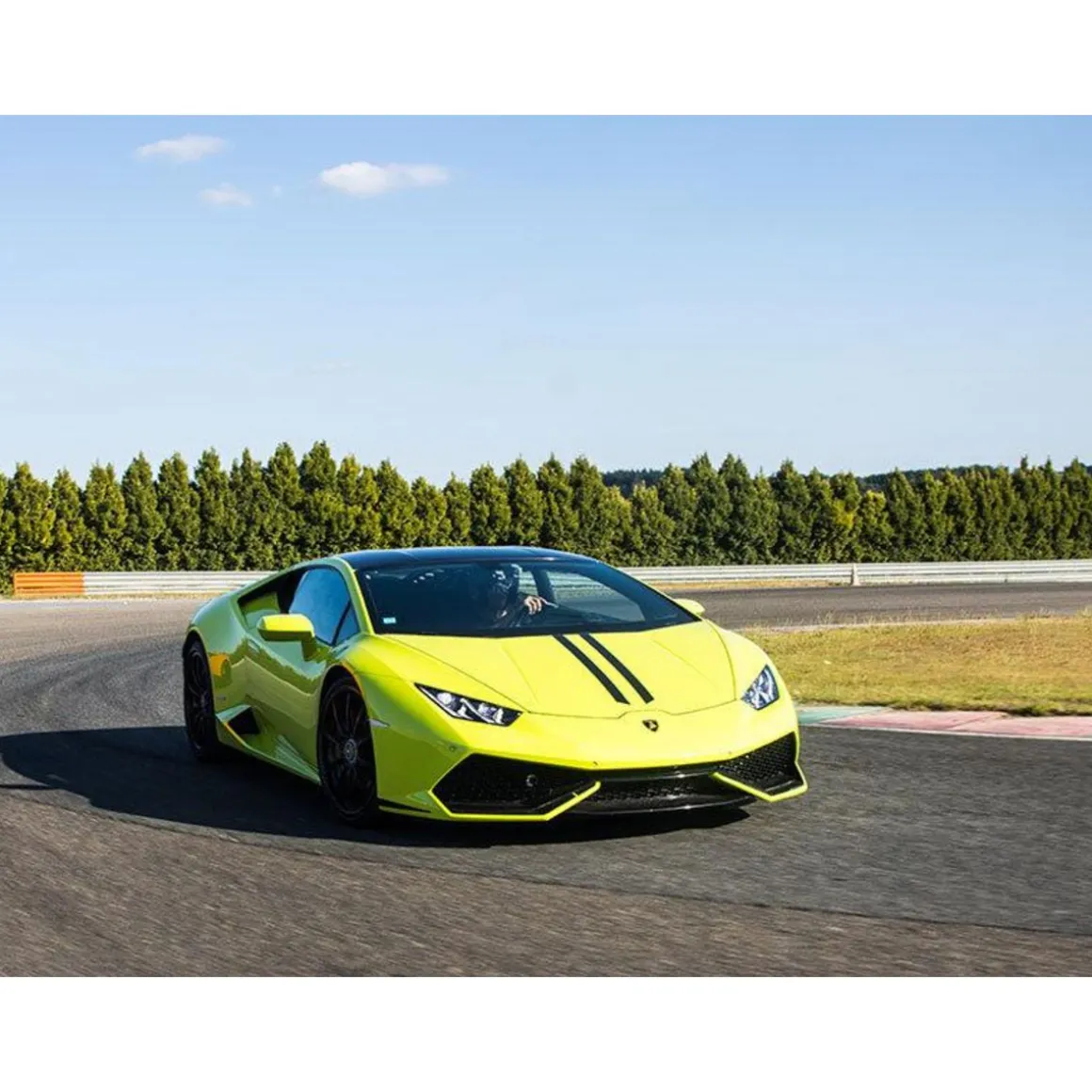 Stage de pilotage : 2 tours sur le circuit de Montlhéry en Lamborghini Huracán - Coffret Cadeau Sport & Aventure