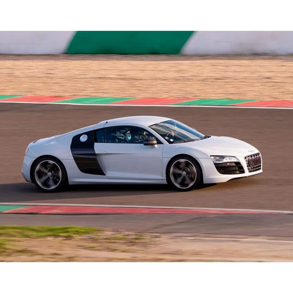 Stage de pilotage : 3 tours sur le circuit de Mirecourt en Audi R8 V10 - Coffret Cadeau Sport & Aventure