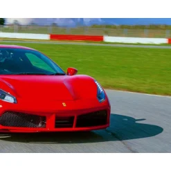 Stage de pilotage : 3 tours sur le circuit de Magny-Cours en Ferrari 488 - Coffret Cadeau Sport & Aventure