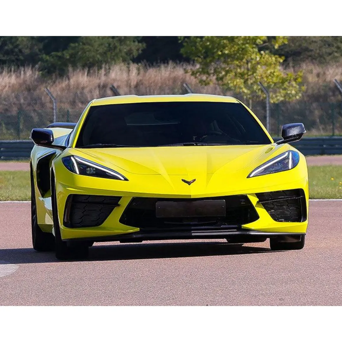 Stage de pilotage : 3 tours sur le circuit de Saint-Laurent-de-Mure en Corvette C8 - Coffret Cadeau Sport & Aventure