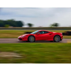 Stage de pilotage : 2 tours sur le circuit de Nogaro Compétition en Ferrari F8 - Coffret Cadeau Sport & Aventure